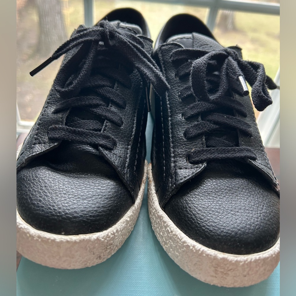 Clarks Black Leather shoes size8